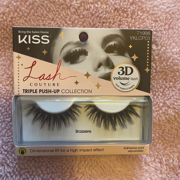 NIB KISS 3D lashes - Picture 1 of 2